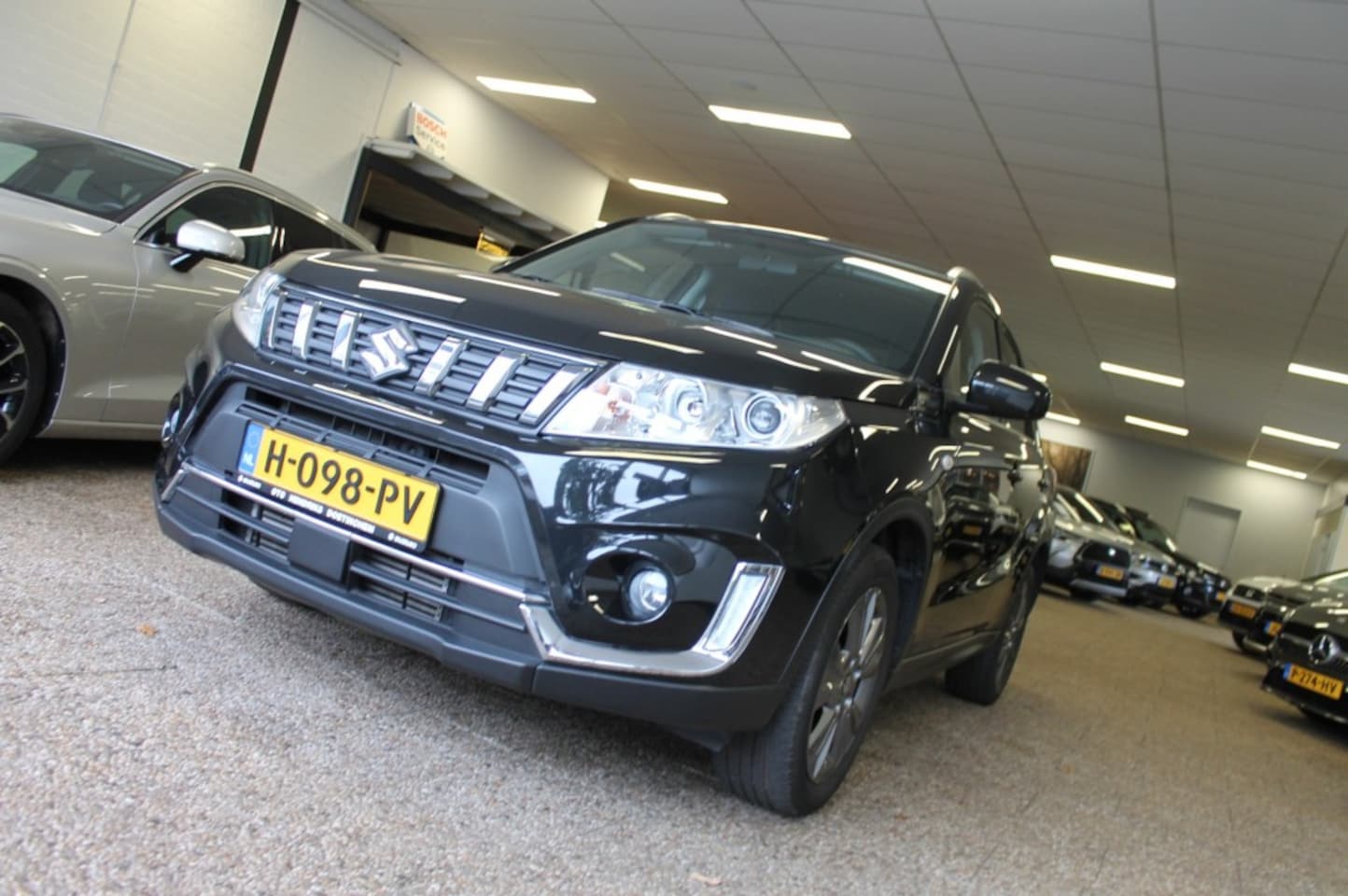 Suzuki Vitara - 1.0 B.JET SELECT  Automaat  1e Eigenaar **NL-Auto**  afn. trekhaak - AutoWereld.nl