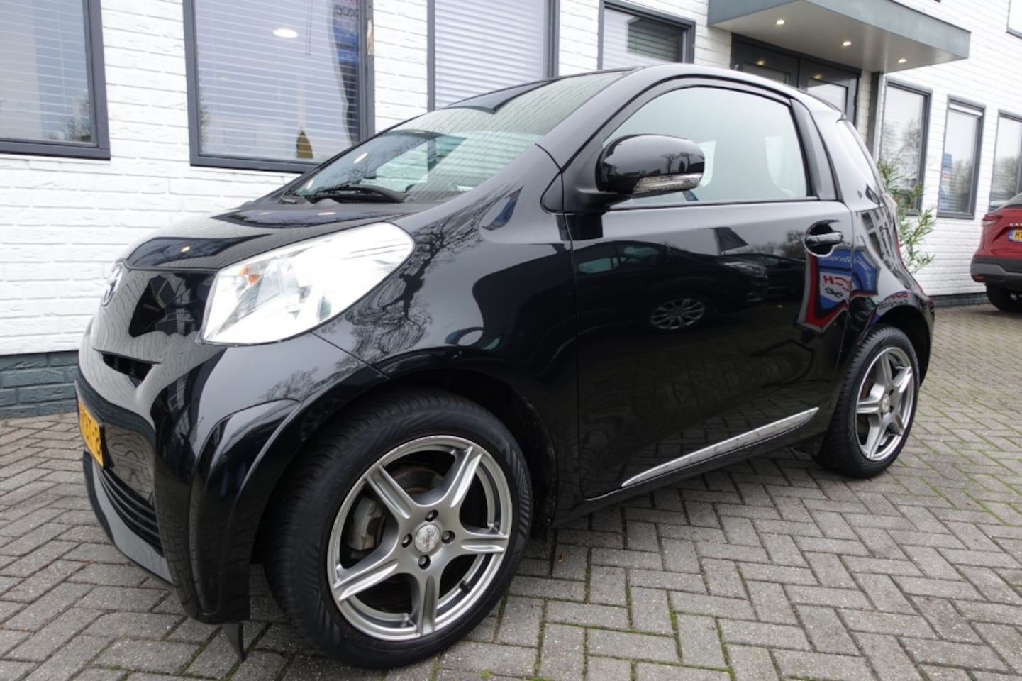 Toyota iQ - 1.0 VVTI BLACK EDIT. ONVERWOESTBAAR ! - AutoWereld.nl