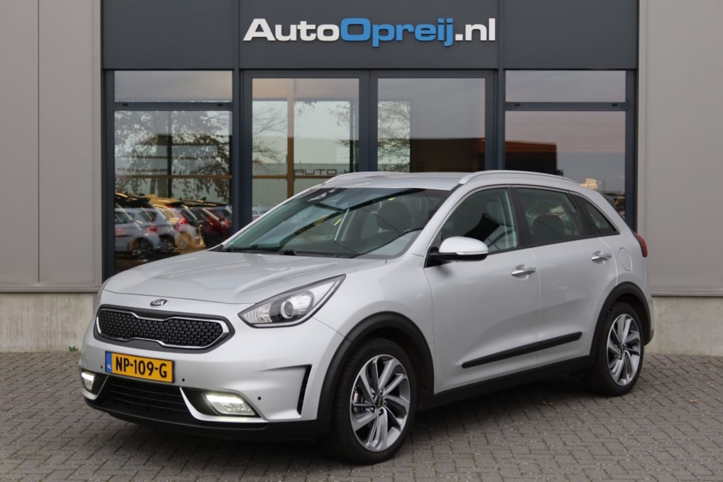 Kia Niro - 1.6 GD Hybrid AUTOMAAT First Edition NAVI, Camera, Dealer onderhouden - AutoWereld.nl