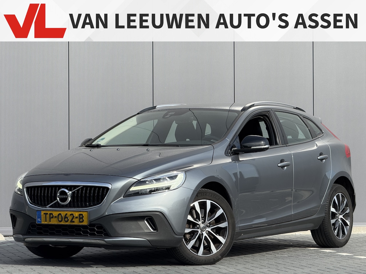 Volvo V40 Cross Country - 1.5 T3 Dynamic Edition | BTW! | Automaat | Rijklaar - AutoWereld.nl