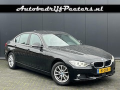 BMW 3-serie - 320i Aut. Sportstoelen Leder ACC HUD Navi Camera Trekhaak