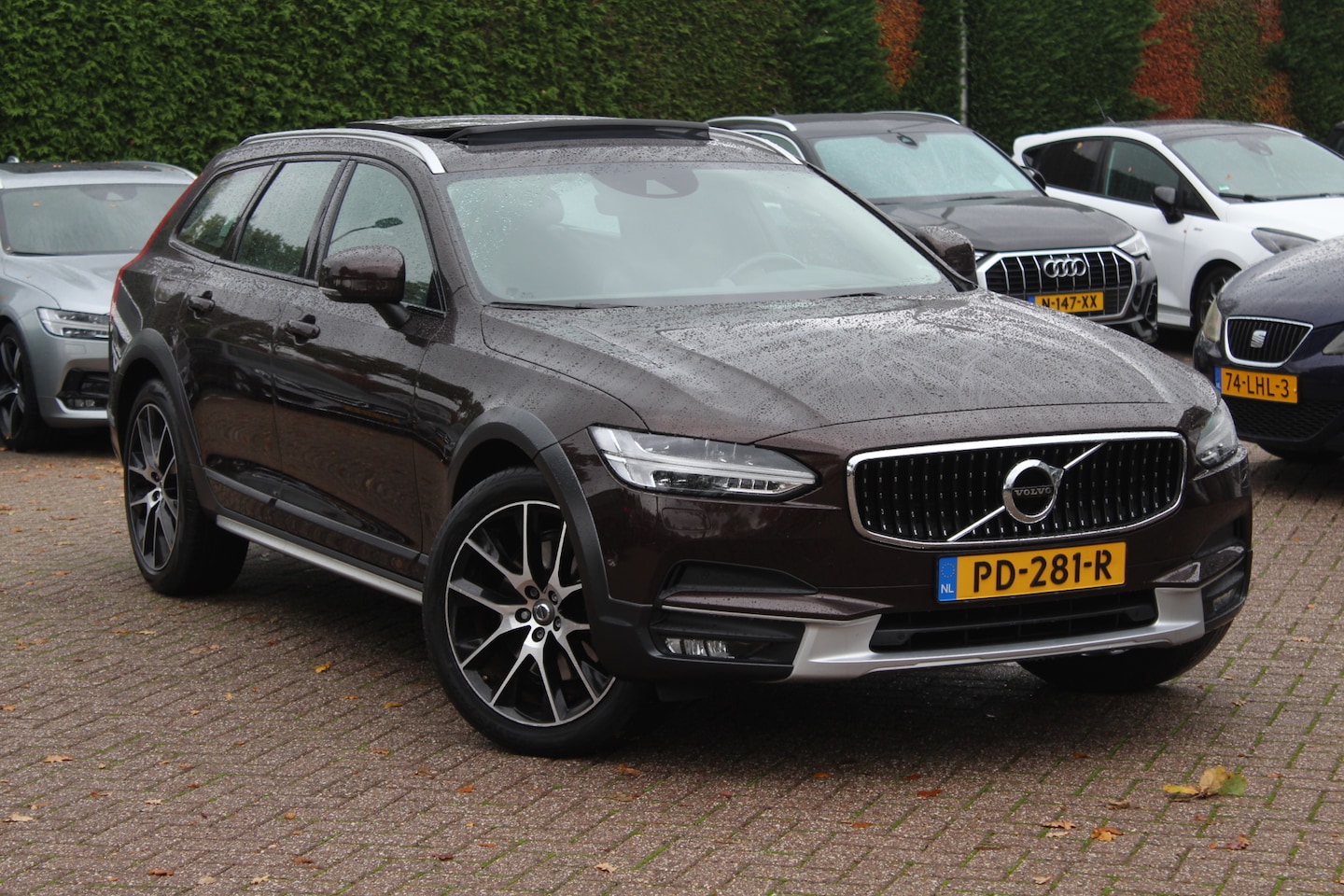 Volvo V90 Cross Country - 2.0 D5 Pro / Trekhaak / Panoramadak / Camera / Head-up / Bowers en Wilkens / Luchtvering / - AutoWereld.nl