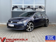 Volkswagen Golf - 1.2 TSI R-Line In/Exterieur Alcantara Cruise Navigatie Climate Stoelverwarming