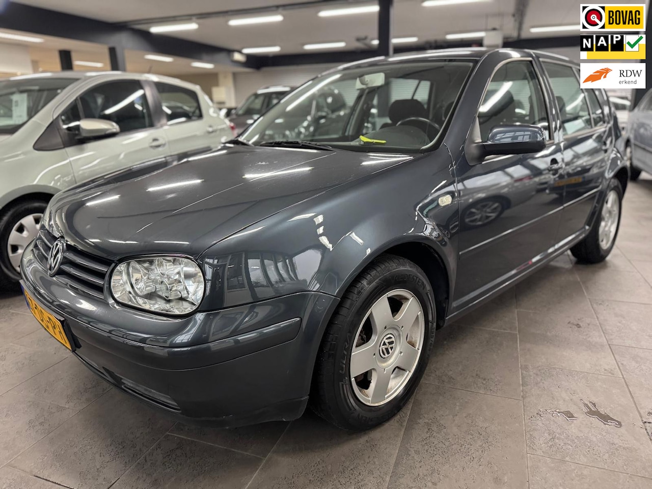 Volkswagen Golf - 2.3 V5 Highline automaat clima lm-velgen elektrische pakket eerste eigenaar goed onderhoud - AutoWereld.nl