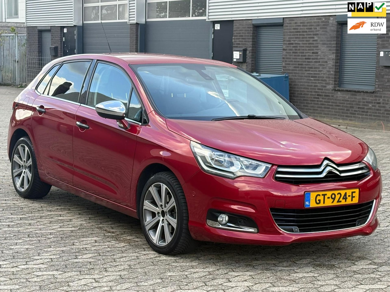 Citroën C4 - 1.2 PureTech Feel Collection NAVI CLIMA CRUISE PDC TREKHAAK - AutoWereld.nl