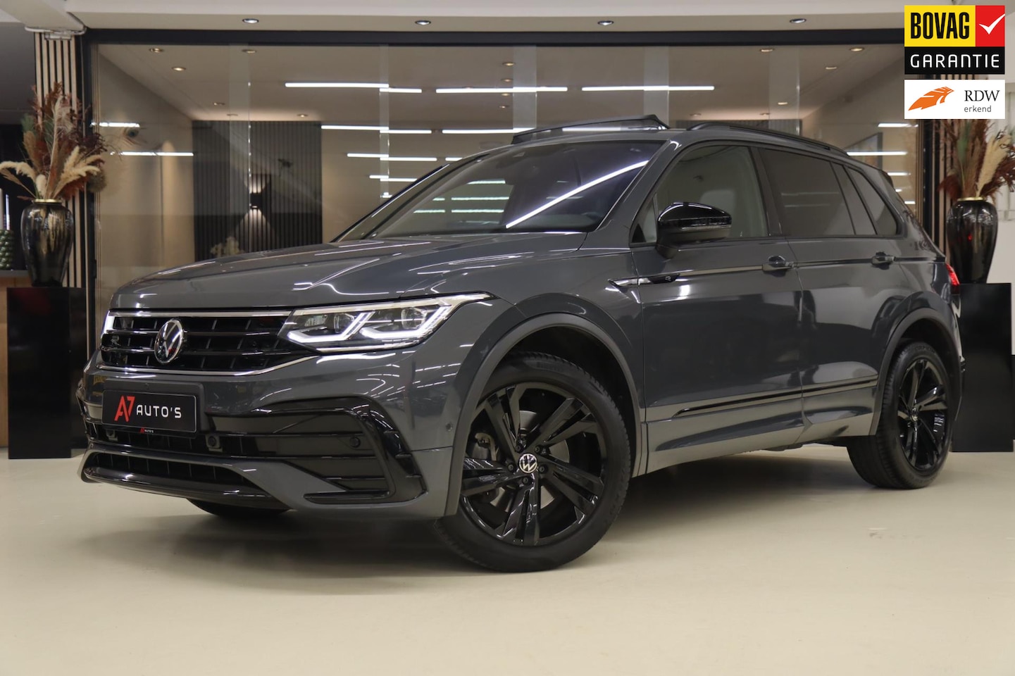 Volkswagen Tiguan - 2.0 TSI 4Motion R-LINE PANO/CARPLAY/IQ/MEM/VOL - AutoWereld.nl