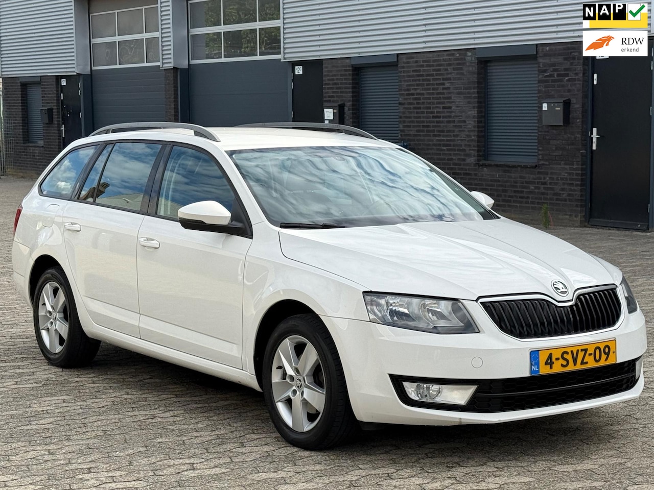 Skoda Octavia Combi - 1.2 TSI Greentech Ambition Businessline NAVI PDC CRUISE TREKHAAK - AutoWereld.nl