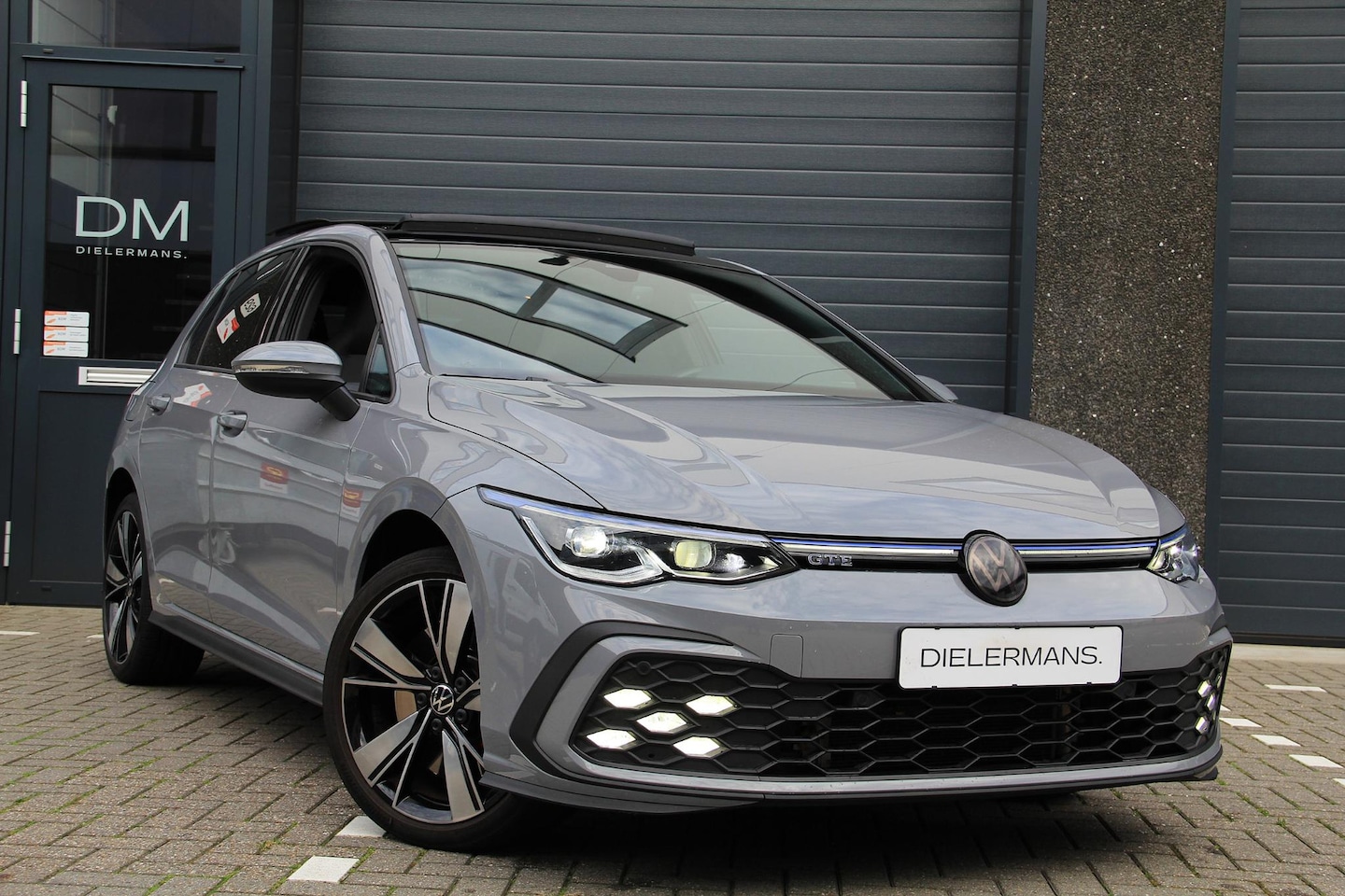 Volkswagen Golf - 1.4 eHybrid GTE Pano | IQ Lights | Moonstone Grey - AutoWereld.nl