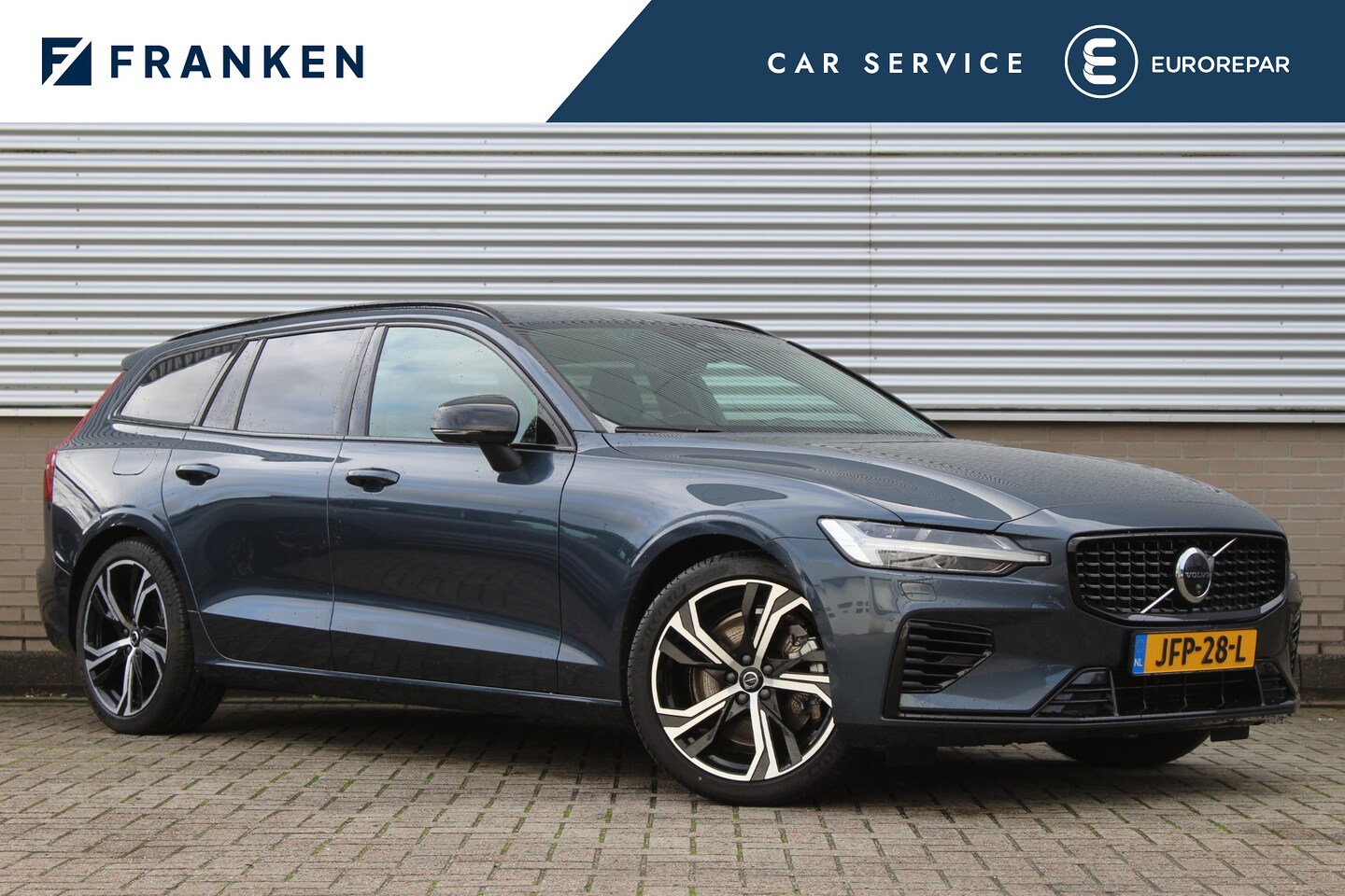 Volvo V60 - 2.0 T6 Plug-in hybrid AWD Plus Dark | Harman Kardon | 360 Camera | BLIS | 19" | Winterpack - AutoWereld.nl