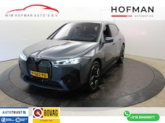 BMW iX - xDrive40 High Executive 77 kWh SOH 100% El Trekhaak Panodak Head Up Camera
