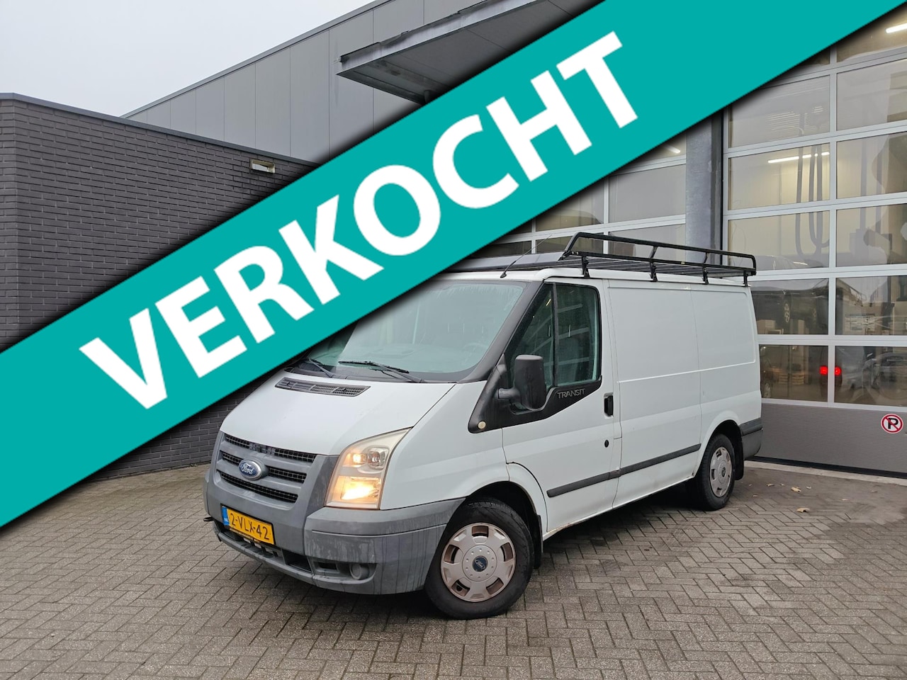 Ford Transit - 260S 2.2 TDCI Ambiente | Trekhaak | Navi | Imperial | Werkplaatsinrichting - AutoWereld.nl