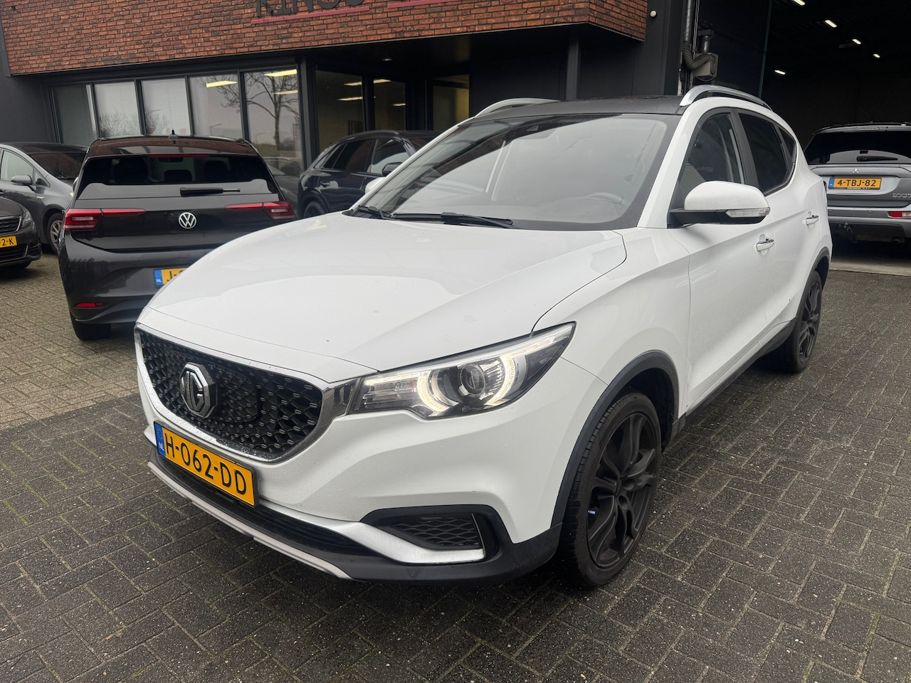 MG ZS - Luxury 45 kWh PANO CRUISE LEDER SPORTIEF DEALER OH - AutoWereld.nl