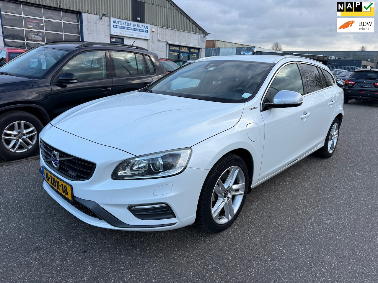 Volvo V60 - 2.4 D6 AWD Plug-In Hybrid R-Design Automaat Bj:2014 NAP! - AutoWereld.nl
