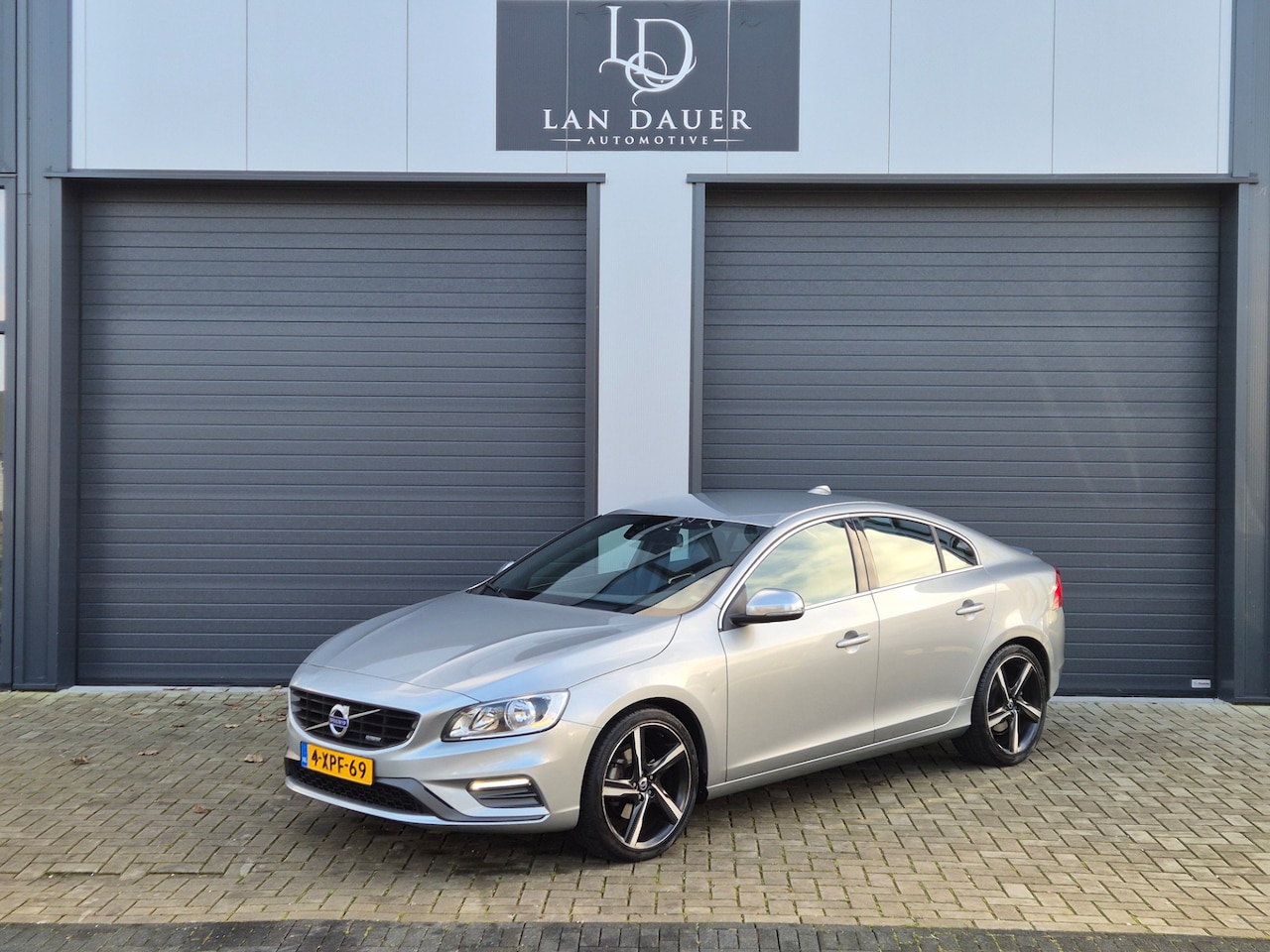 Volvo S60 - 1.6 T3 Summum / Leder / R-Design / NAP - AutoWereld.nl