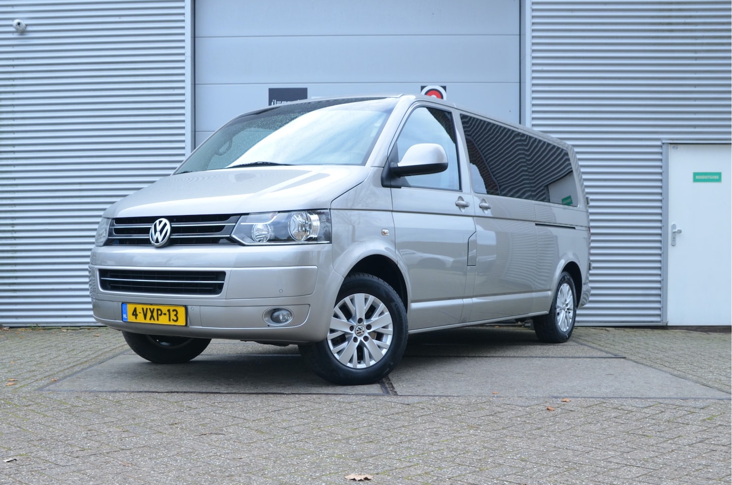 Volkswagen Transporter - 2.0 TDI L2H1 Comfortline 2x Schuif, 2x Achterdeuren & zomer & winterwielen - AutoWereld.nl