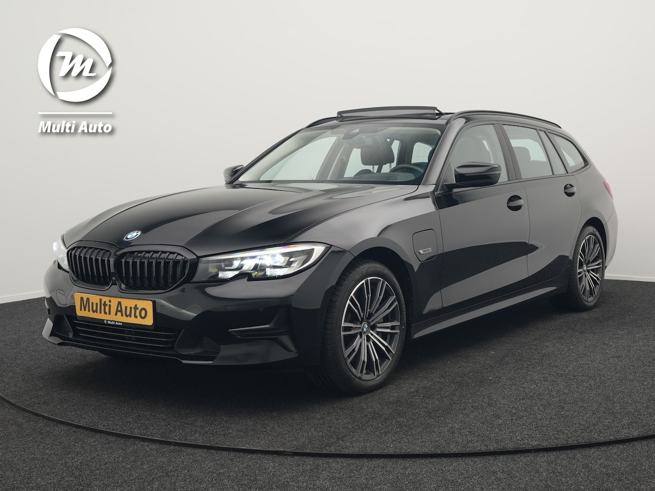 BMW 3-serie Touring - 330e xDrive M Sportline Plug In Hybrid 293pk Dealer O.H PHEV | Panodak | Head Up | Sportst - AutoWereld.nl