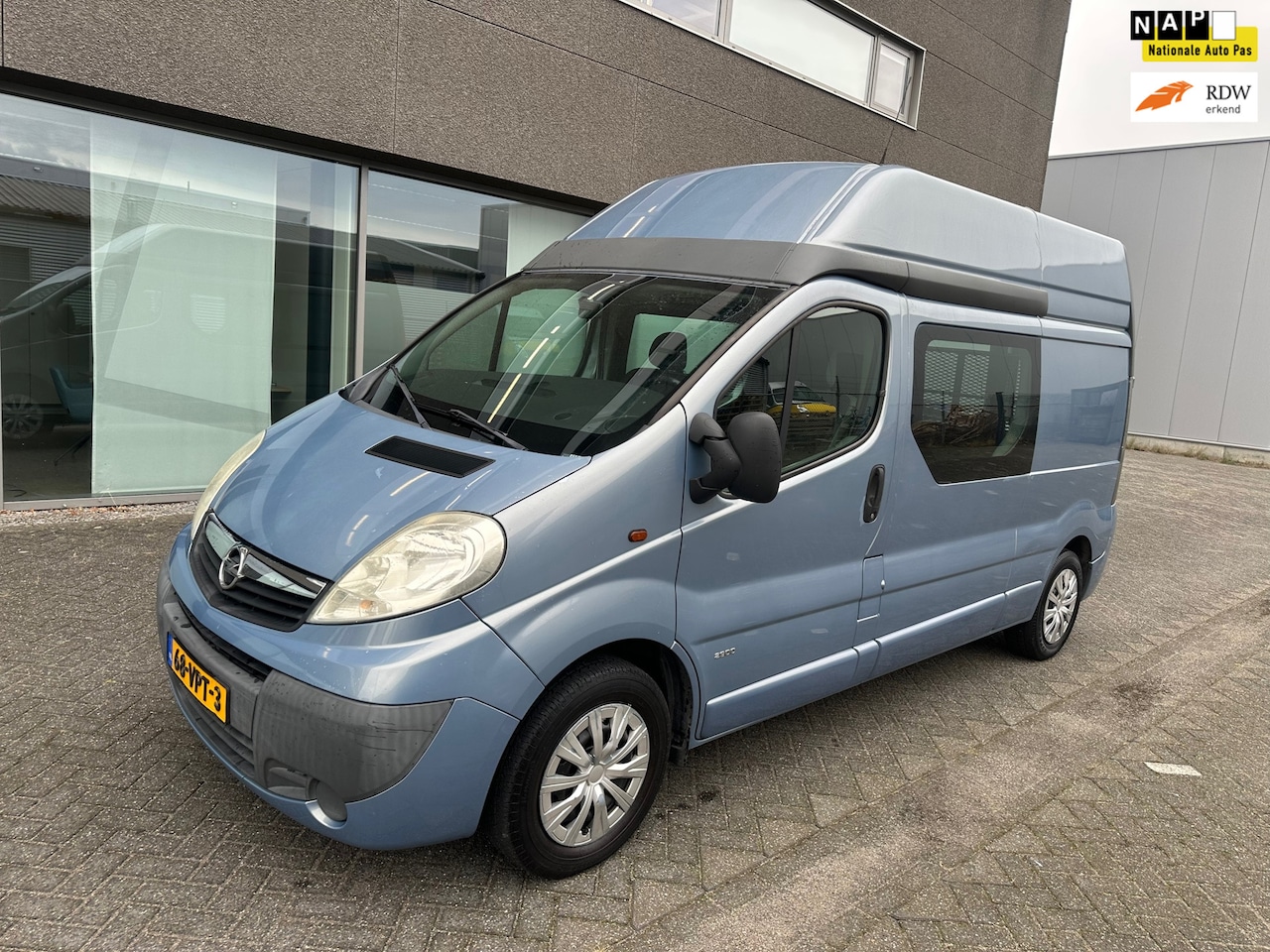 Opel Vivaro - 2.0 CDTI L2H2 DC AIRCO INVALIDE VERVOER BJ 2-2008 APK 10-2026 - AutoWereld.nl