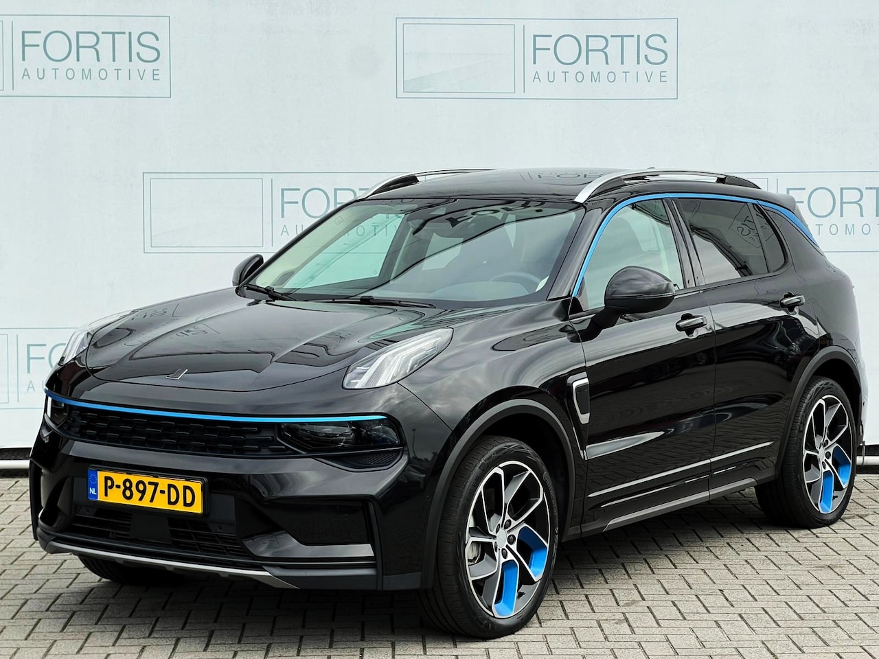 Lynk & Co 01 - 1.5 4X ZWART OP VOORRAAD! NL AUTO | TREKHAAK | CAMERA | PANO | - AutoWereld.nl