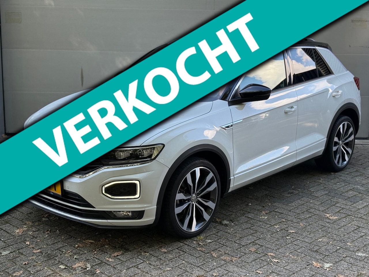 Volkswagen T-Roc - 1.5 TSI Sport R-Line l Pano l Virtual l Climate l Xenon l ACC l Alcantara l - AutoWereld.nl