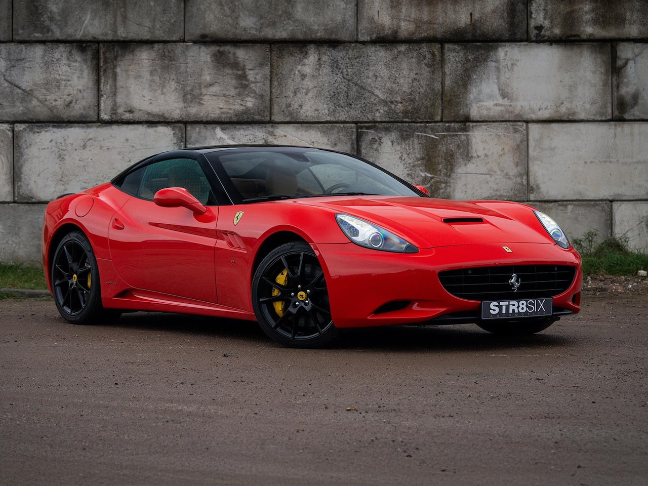 Ferrari California - 4.3 V8 | 2010 | NL-auto | 1e eigenaar | 18.474 km | Rosso Scuderia - AutoWereld.nl