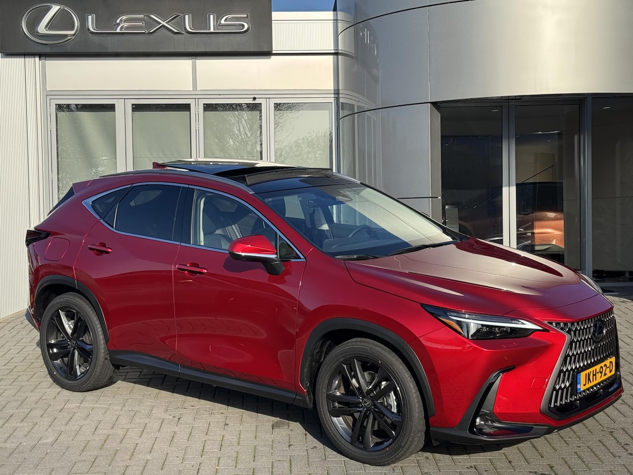 Lexus NX - 450h+ AWD 35th Edition DIRECT LEVERBAAR TREKHAAK PANODAK TRIPLE-LED 360-CAM - AutoWereld.nl