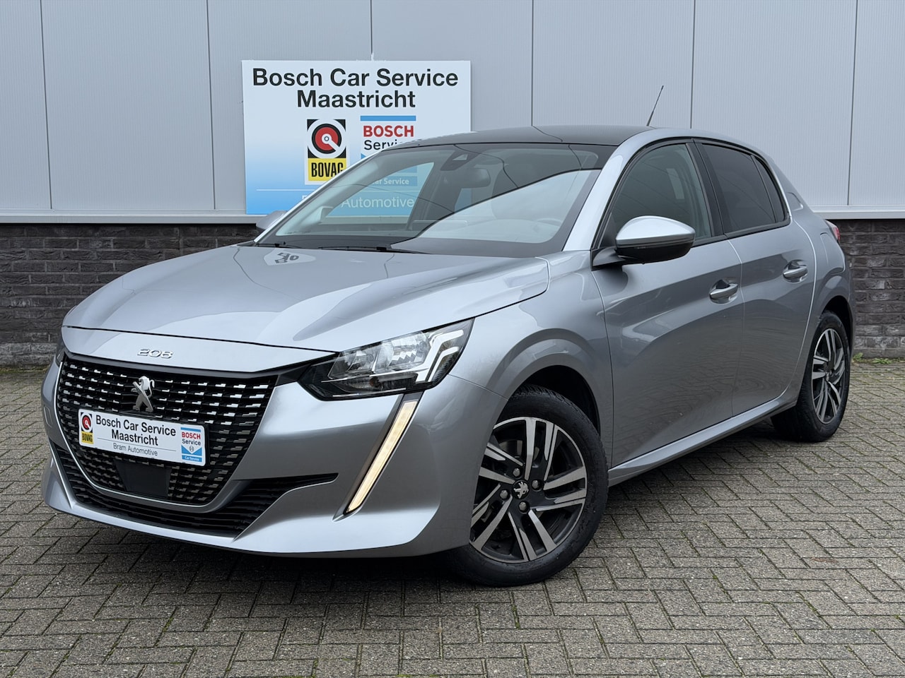 Peugeot 208 - 1.2 PureTech Allure | Panorama | Adaptive Cruise C | Weinig KM | Dealer onderhouden | Keyl - AutoWereld.nl