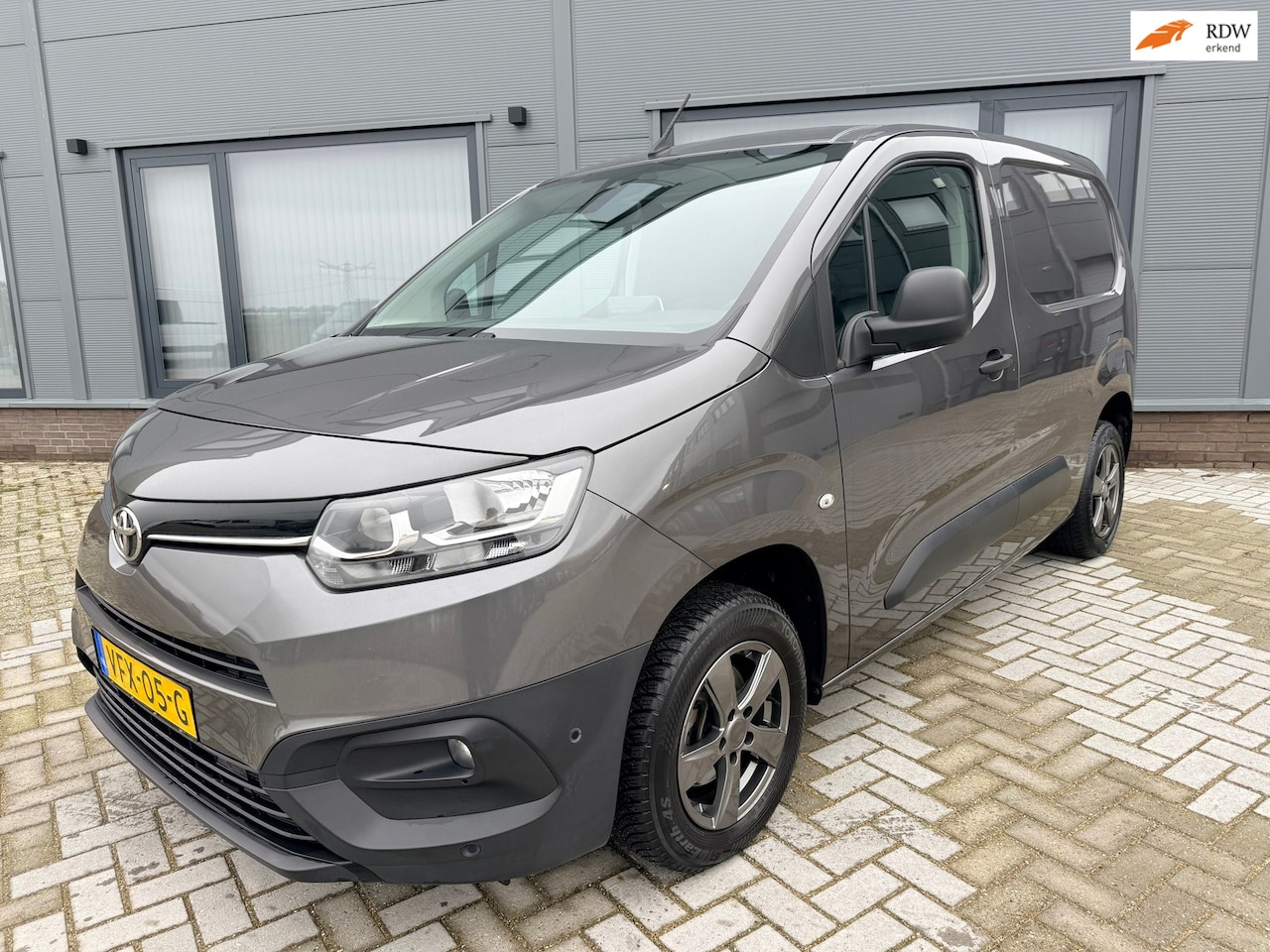 Toyota ProAce City - 1.5 D-4D Professional|Nap|Trekhaak|3 persoons|Airco|Dealer onderhouden| - AutoWereld.nl