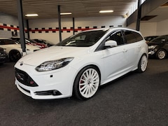 Ford Focus Wagon - 2.0 EcoBoost ST-3