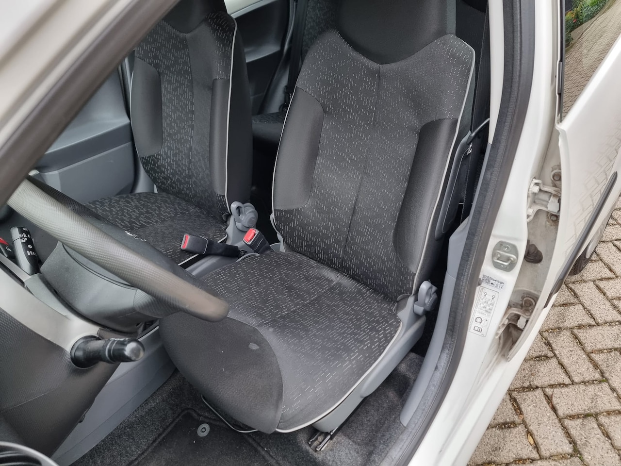 Peugeot 107 - 1.0-12V Sportium