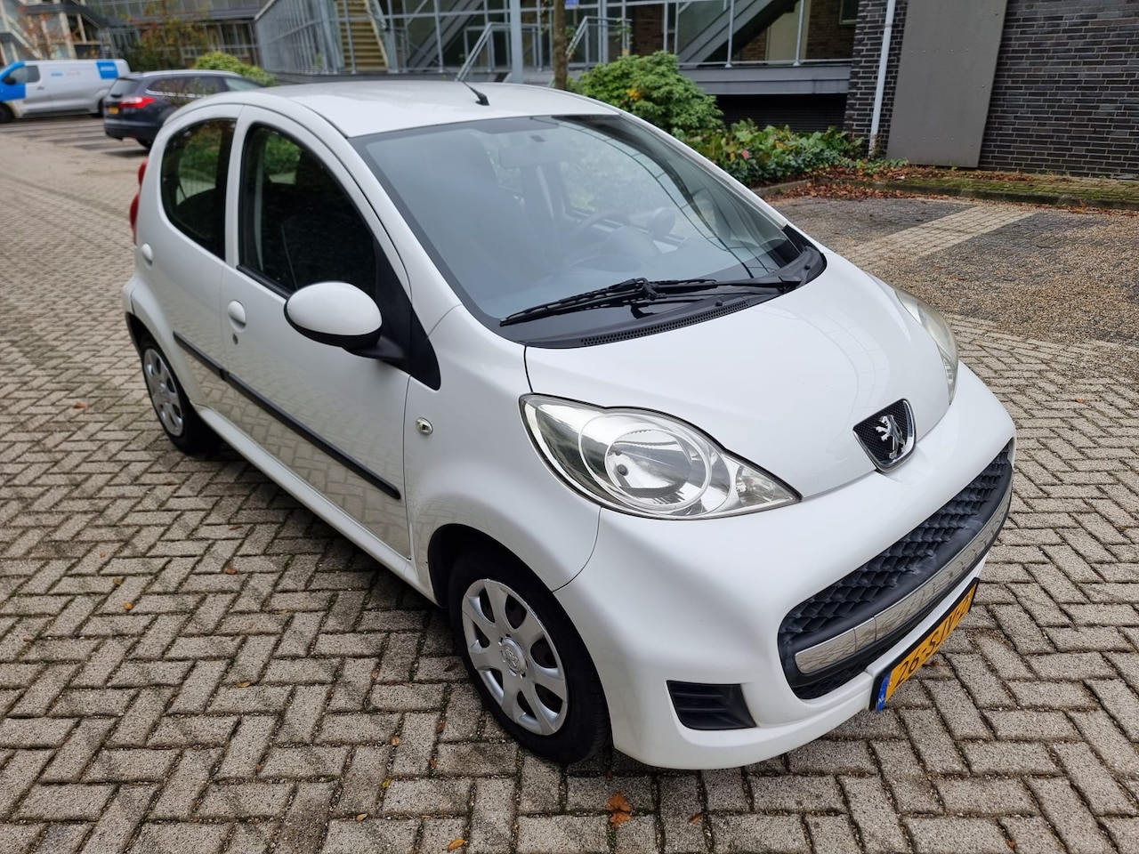 Peugeot 107 - 1.0-12V Sportium