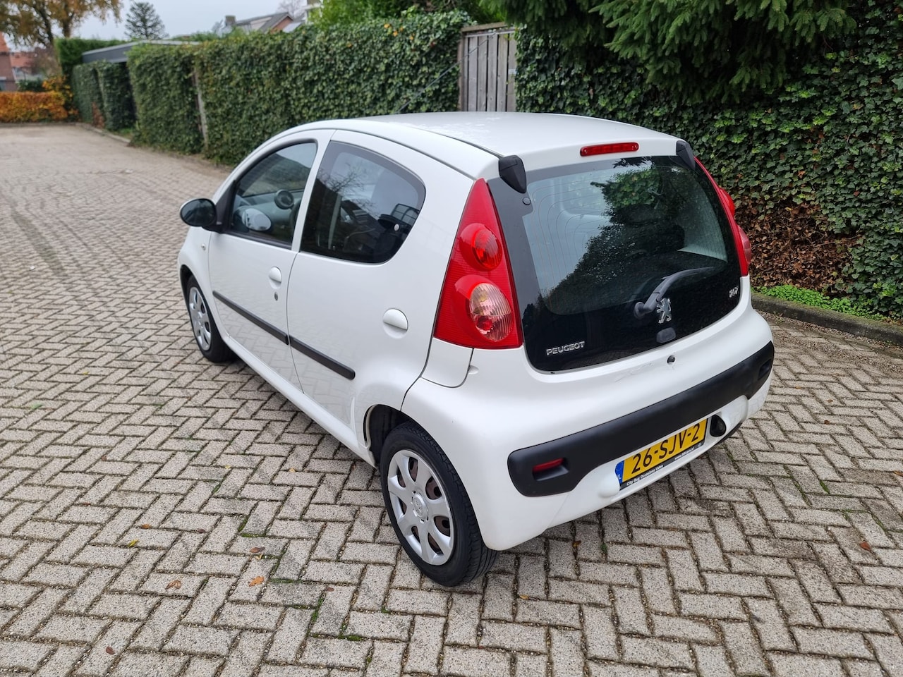 Peugeot 107 - 1.0-12V Sportium