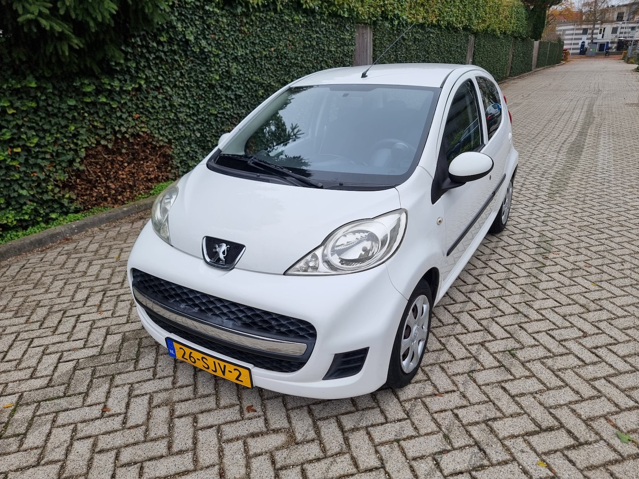 Peugeot 107 - 1.0-12V Sportium