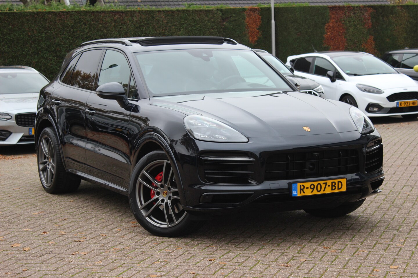 Porsche Cayenne - 3.0 E-Hybrid / Panoramadak / 360Camera / Head-up / Achterasbesturing / Softclose / Carbon - AutoWereld.nl