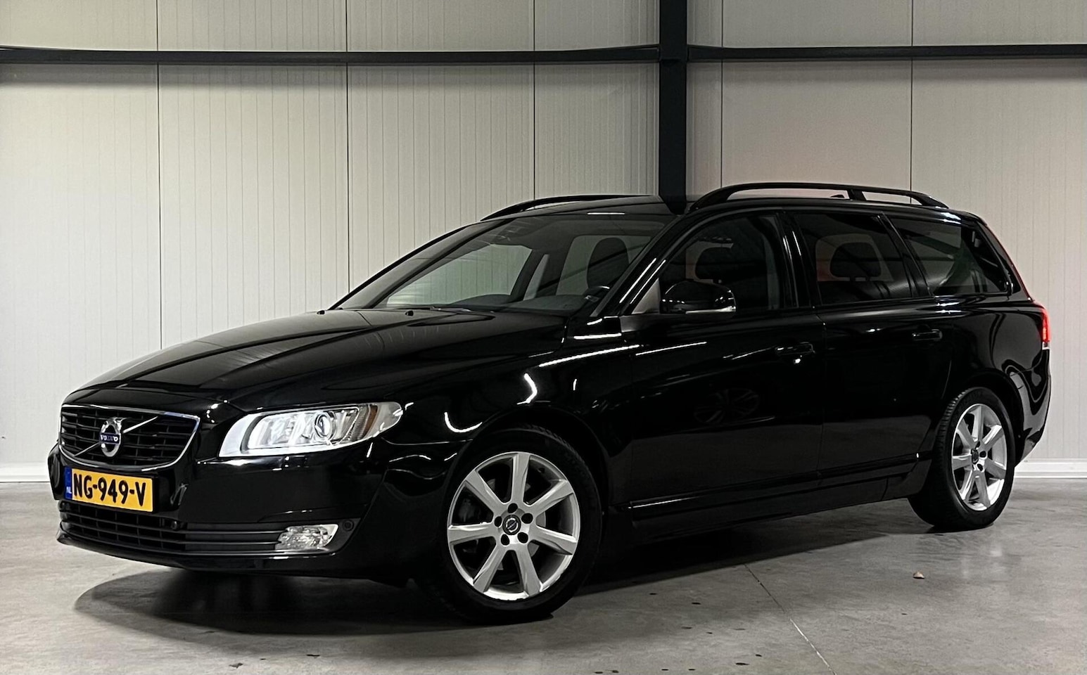 Volvo V70 - D3 2.0 150PK Polstar+ Leer Navi Xenon Trekhaak - AutoWereld.nl