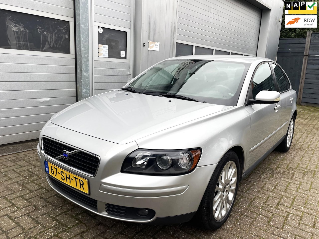 Volvo S40 - 2.4 Momentum 2006-Clima-Cruise-L.m.Velgen-New APK - AutoWereld.nl