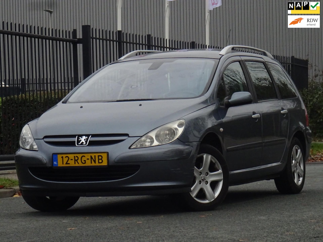 Peugeot 307 SW - 2.0 16V Premium 7P. NAP/PANORAMADAK/APK - AutoWereld.nl