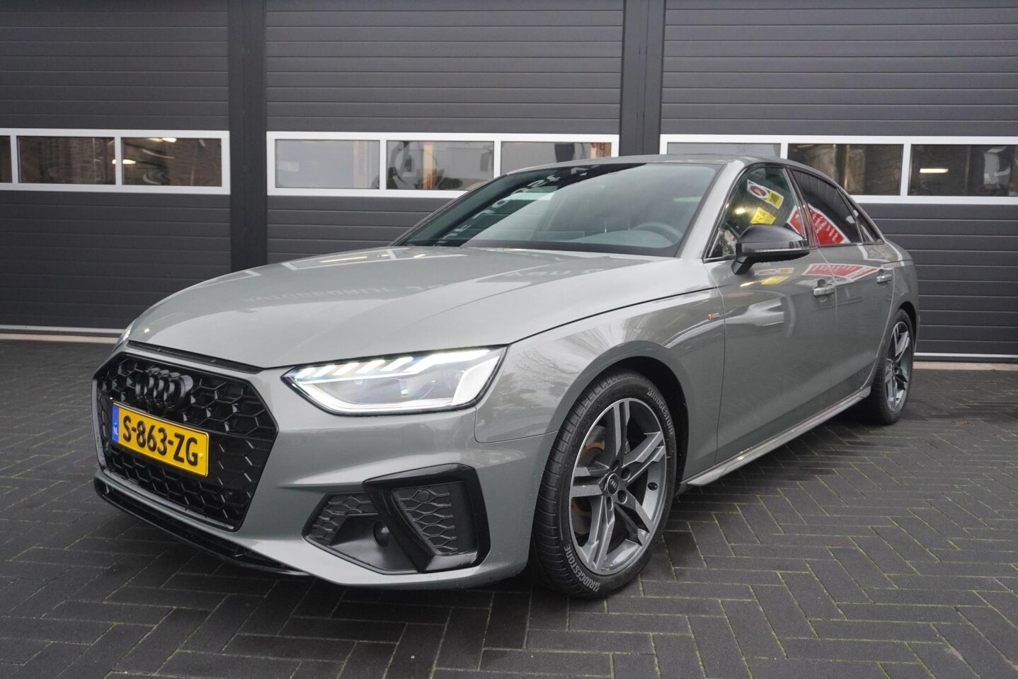 Audi A4 Limousine - 35 TFSI S edition Aut/Navi/Carplay/Camera/Elek schuif-kanteldak/Cruise - AutoWereld.nl