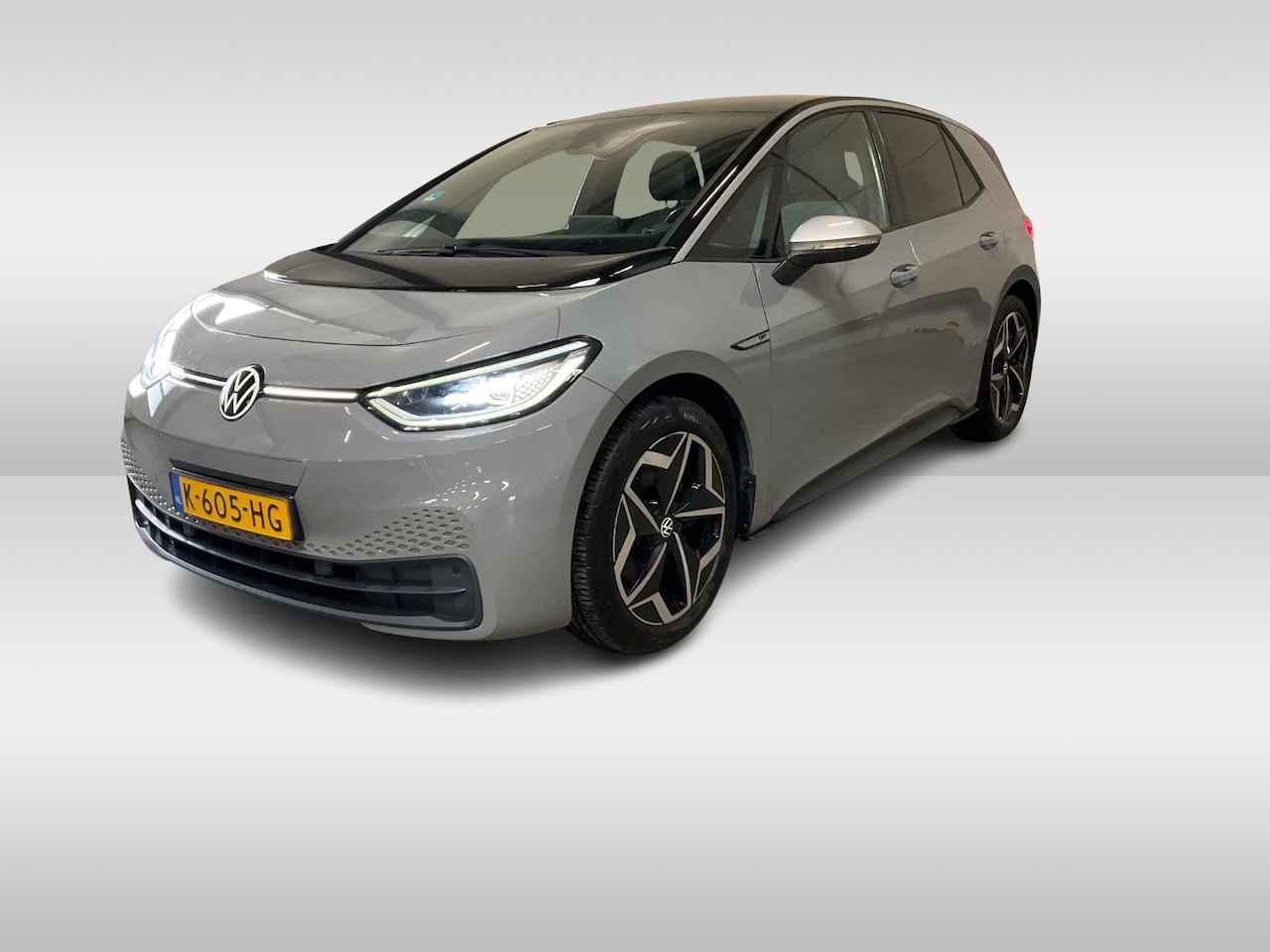 Volkswagen ID.3 - First Plus 58 kWh / Camera / Keyless / Matrix LED / Interieurvoorverwarming / 19'' / DAB / - AutoWereld.nl