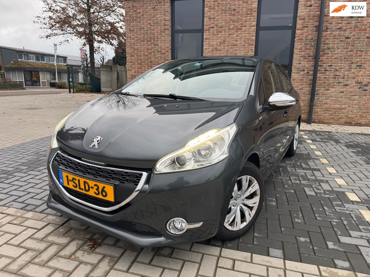 Peugeot 208 - 1.2 VTi Allure | Trekhaak | Parkeersensoren | Urban Soul - AutoWereld.nl