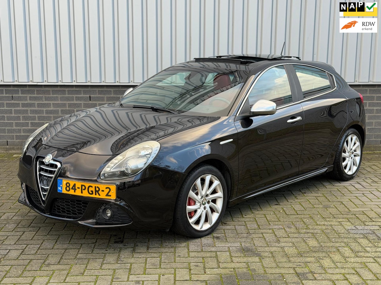 Alfa Romeo Giulietta - 1.4 T Distinctive |Airco|Navi|Leder|Pano|CruiseCtrl|PDC| - AutoWereld.nl