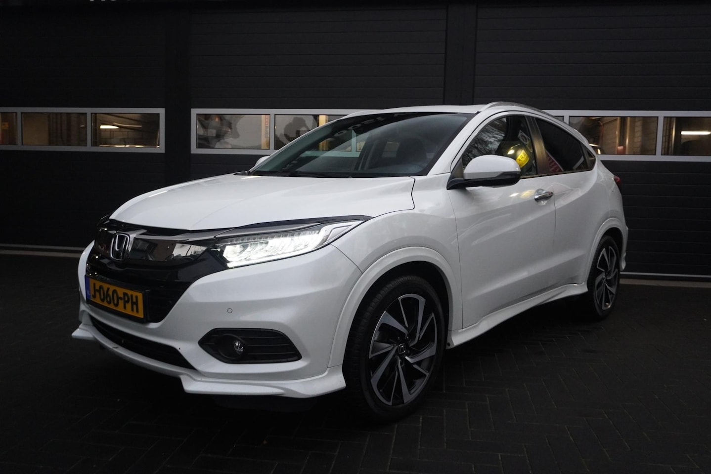 Honda HR-V - 1.5 i-VTEC Executive Aut/Navi/Camera/Elek.Panodak/Cruise/Trekhaak - AutoWereld.nl