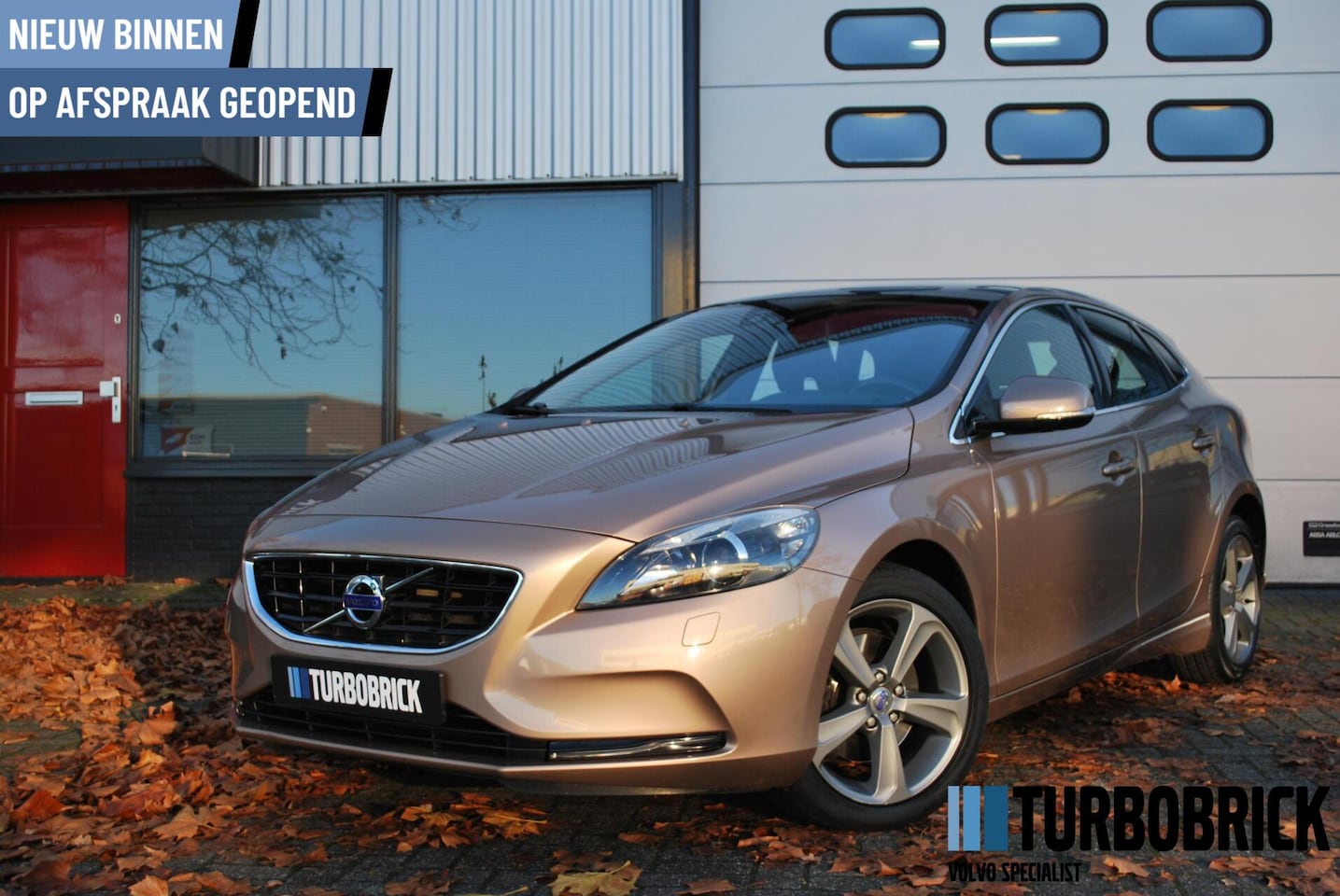 Volvo V40 - 1.6 T2 Momentum |Pano|Trekhaak|Clima|Cruise|Standkachel|LMV - AutoWereld.nl