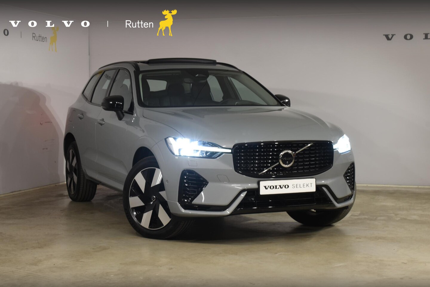 Volvo XC60 - T6 350PK Automaat Plug-in Hybrid AWD Ultra Dark / Navigatie / Luchtvering / 360 Camera / A - AutoWereld.nl