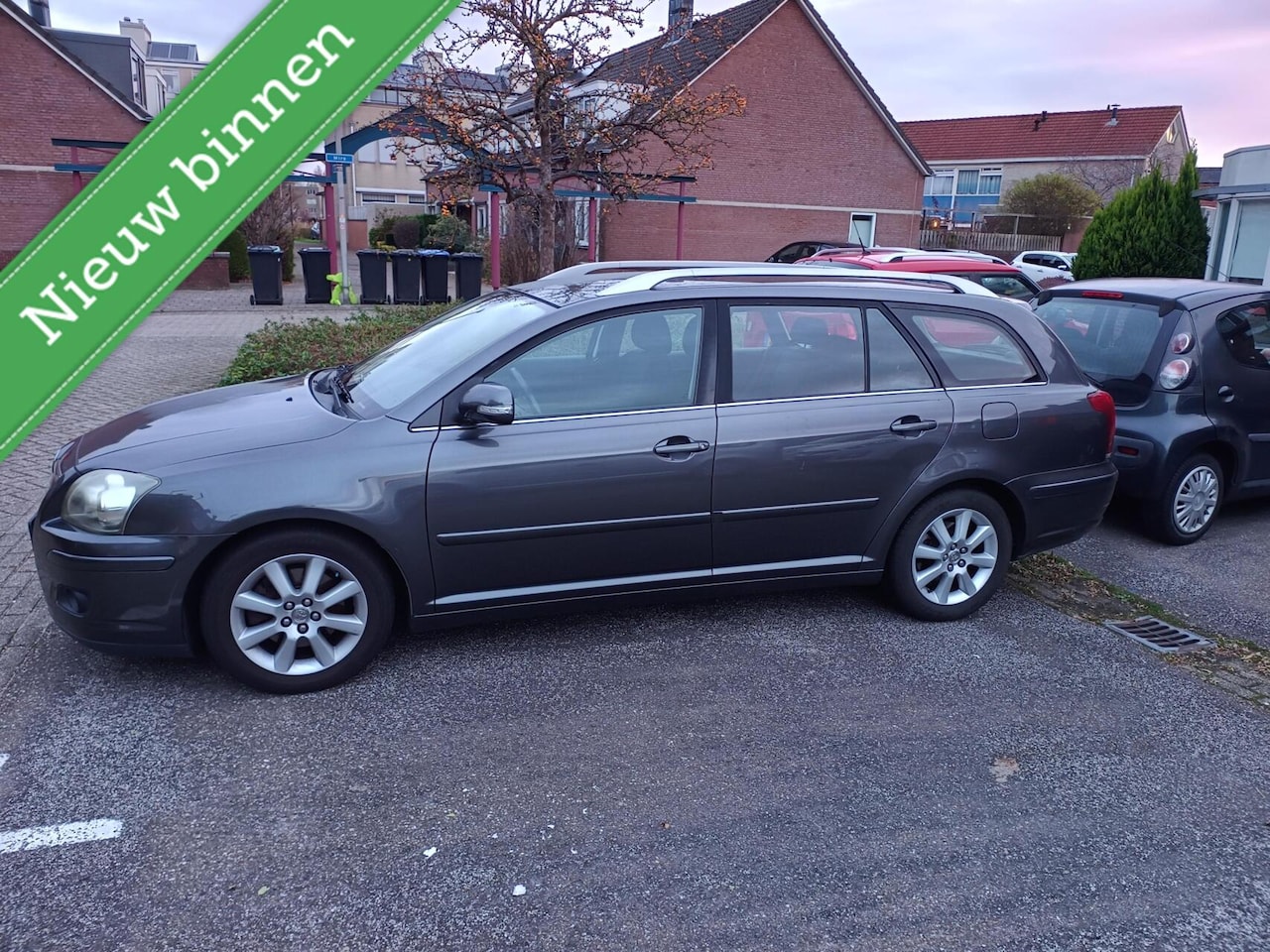 Toyota Avensis Wagon - 2.0 VVTi AUTOMAAT | CLIMA | 2e EIGENAAR - AutoWereld.nl