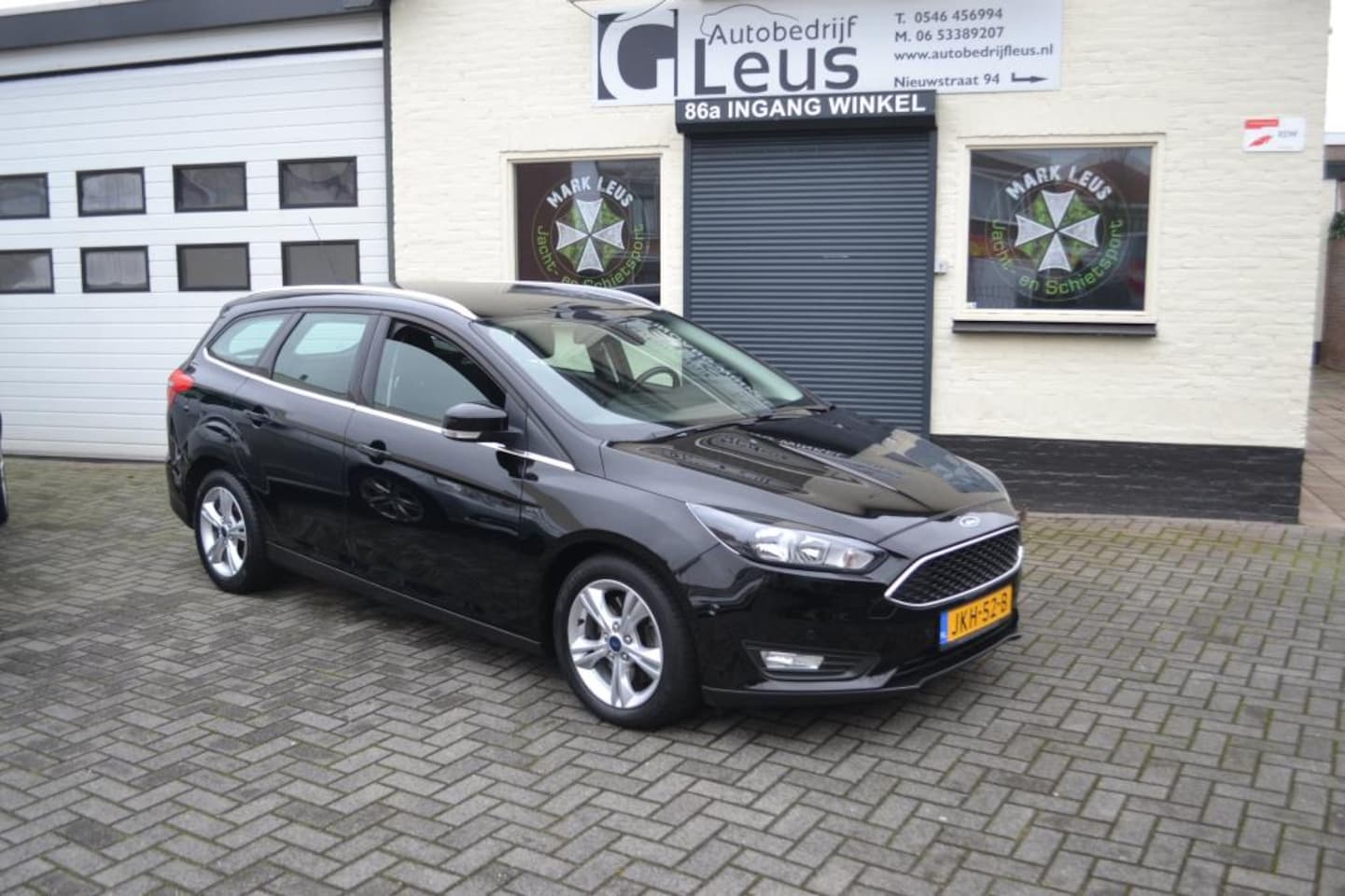 Ford Focus Wagon - 1.5 Titanium Automatic Lage km,s - AutoWereld.nl