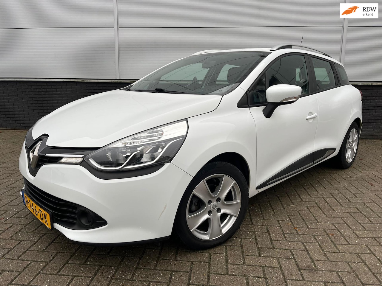 Renault Clio Estate - 1.2 Estate AUTOM. Dynamique - airco - cruise control - LED - isofix - Lm velgen - Bluetoot - AutoWereld.nl