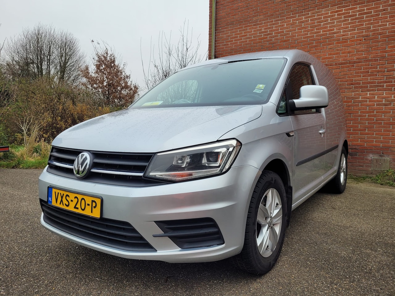 Volkswagen Caddy - 2.0 TDI L1H1 Highline Standkachel, parkeercamera, stoelverwarming - AutoWereld.nl