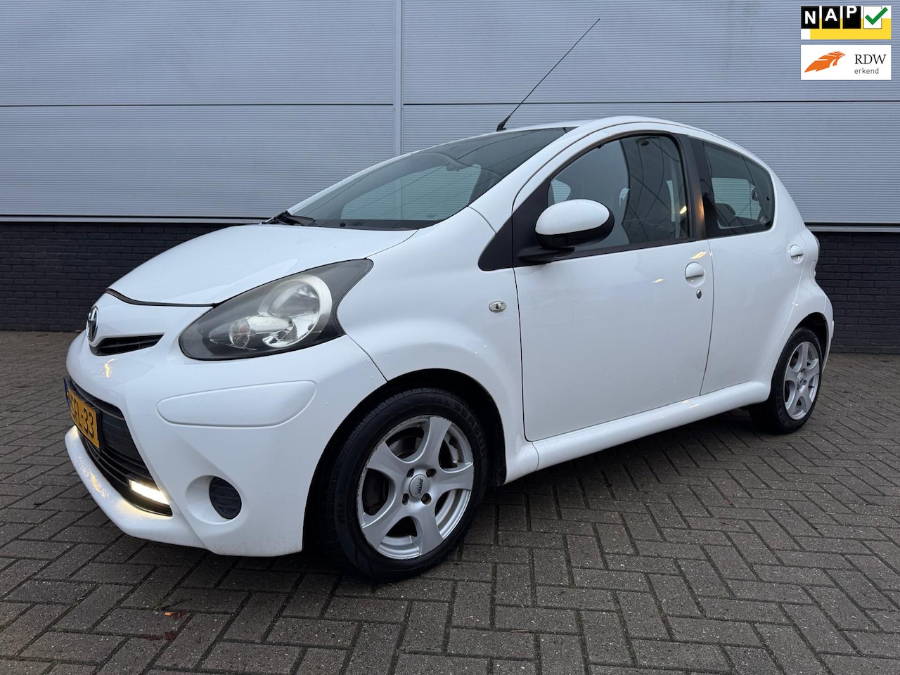 Toyota Aygo - 1.0 VVT-i Aspiration 1.0 VVT-i Aspiration - AutoWereld.nl
