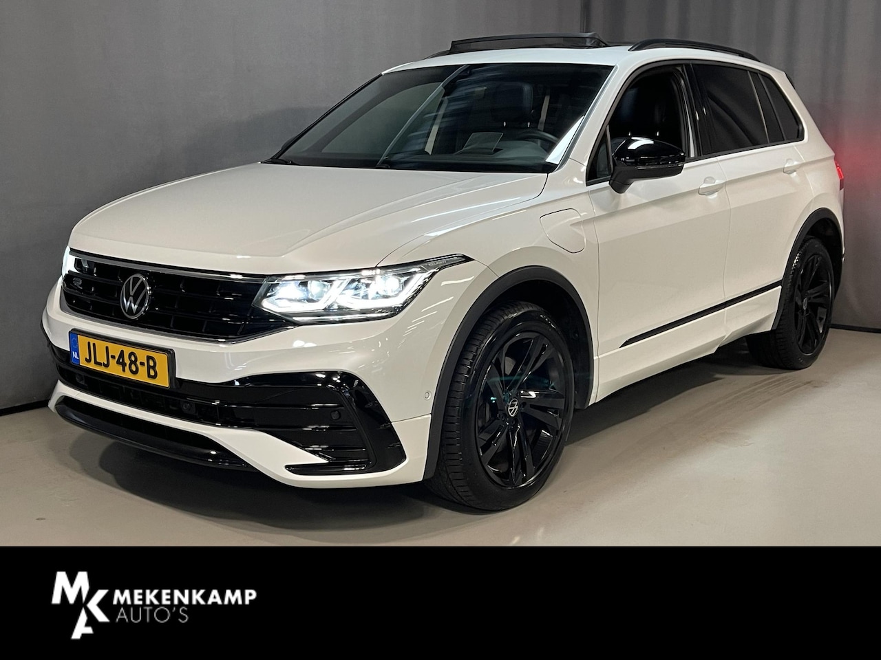 Volkswagen Tiguan - 1.4 TSI eHybrid R-Line Business Black Style 19"/Panoramadak/Trekhaak/Leder + memory/Head-u - AutoWereld.nl