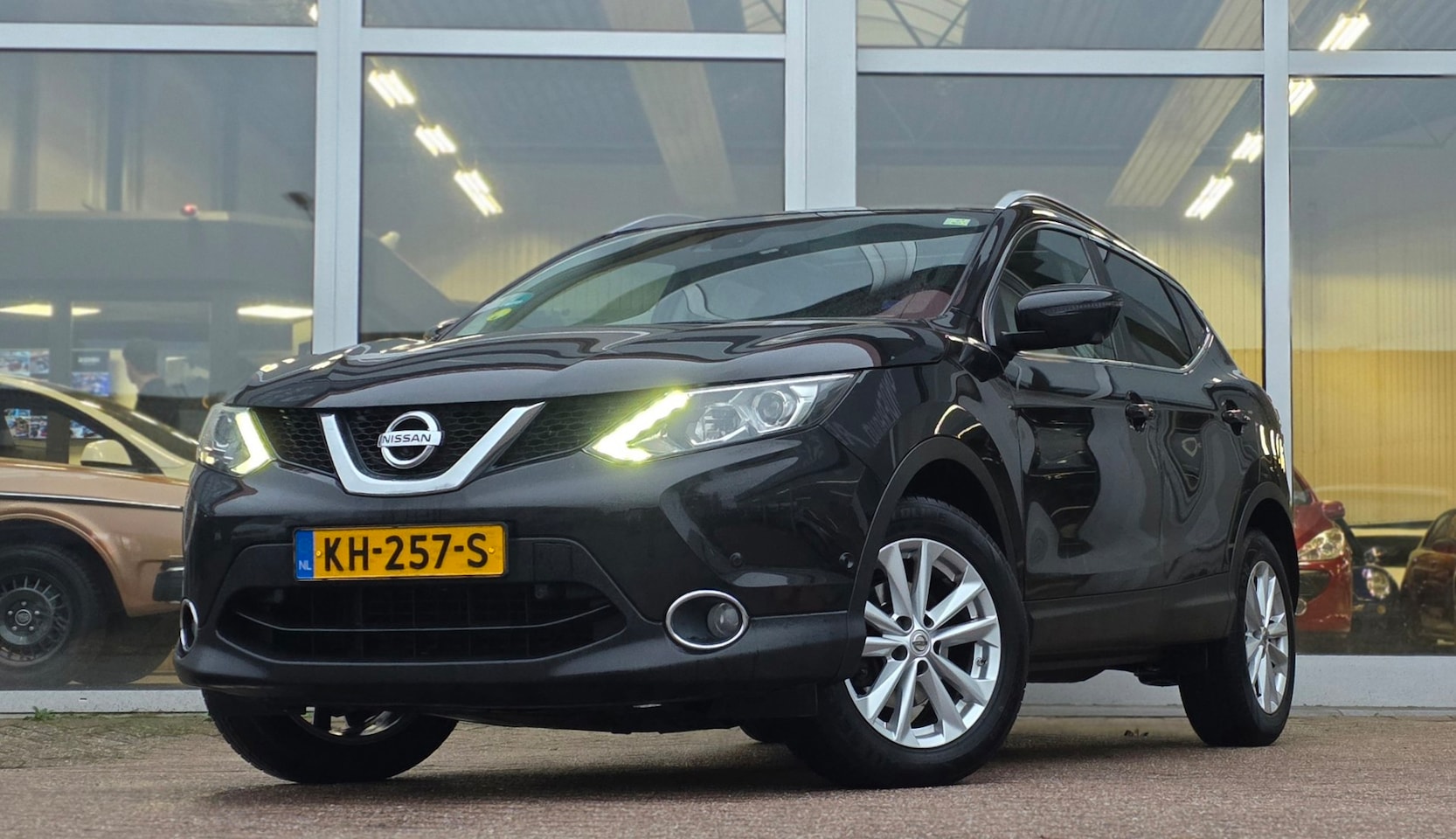 Nissan Qashqai - 1.5 dCi Business Edition Pano Lerenbekleding LED Mooi! - AutoWereld.nl